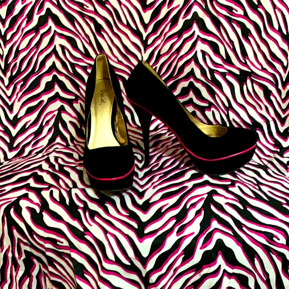 Heels - Picture 1 of 4